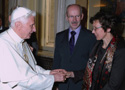 Josef und Petra Mittlböck-Jungwirth beim Papst