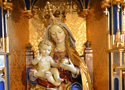 Muttergottes, Hintergrund Pressbrokat